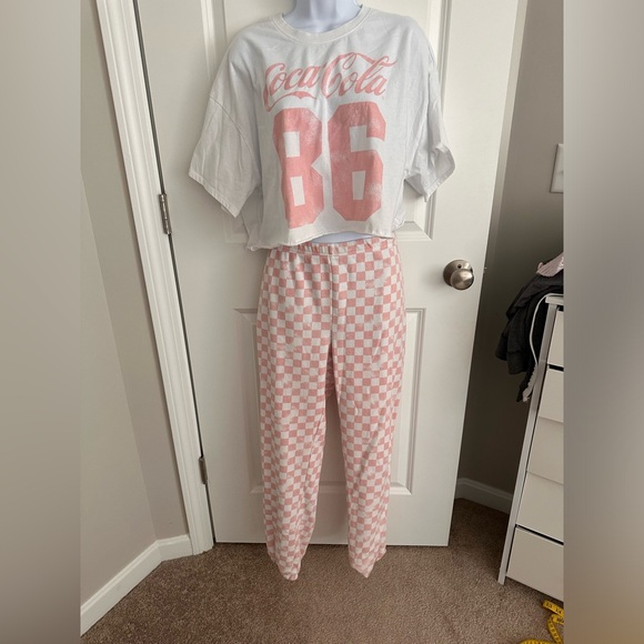 Coca Cola women’s pajamas soft and comfy pink and white sleepwear - Picture 1 of 4